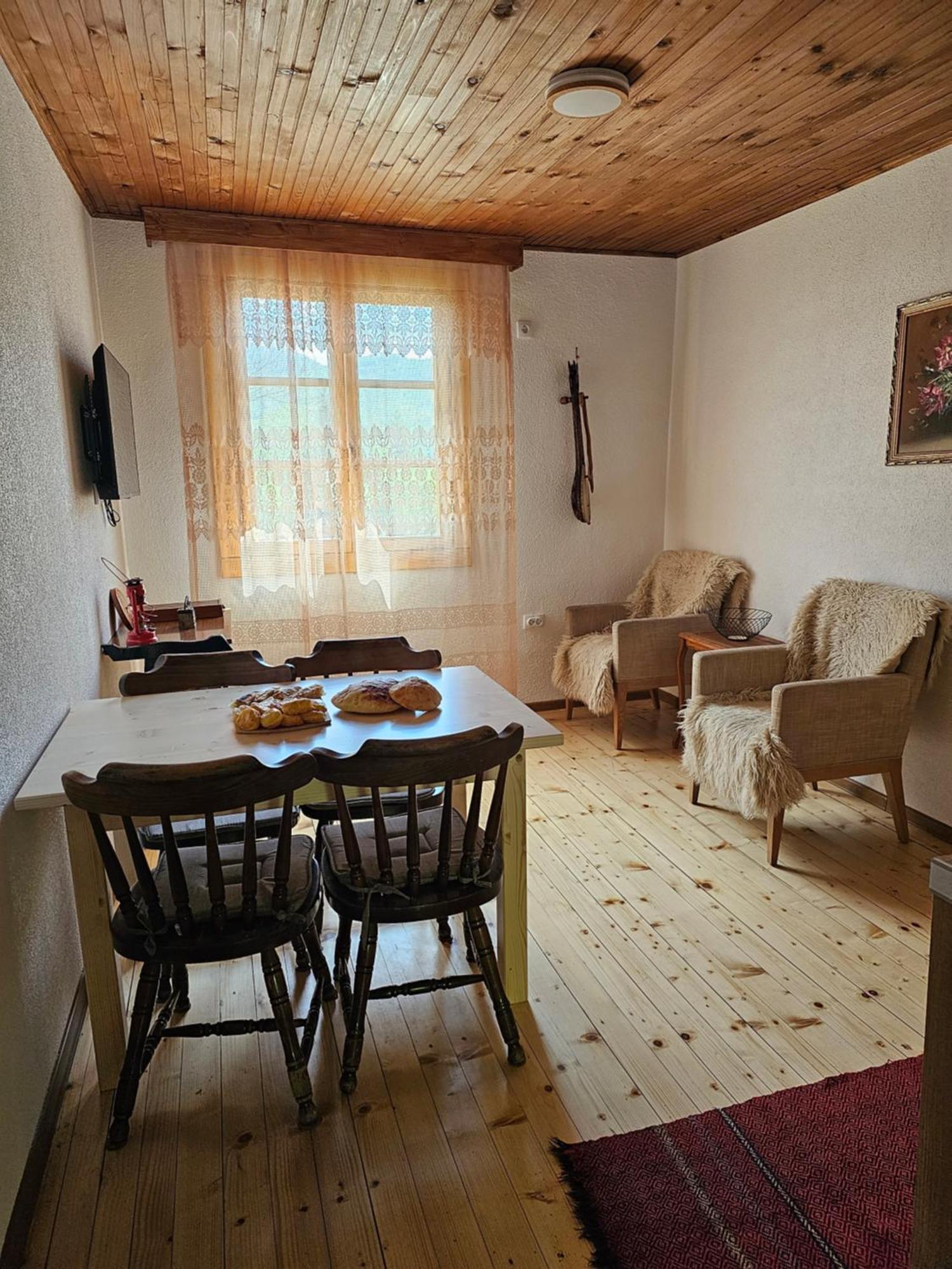 דירה Traditional House Srna