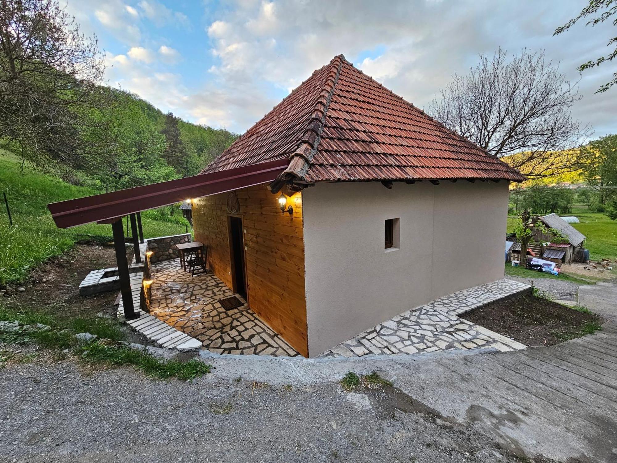 דירה Traditional House Srna מויקובאץ