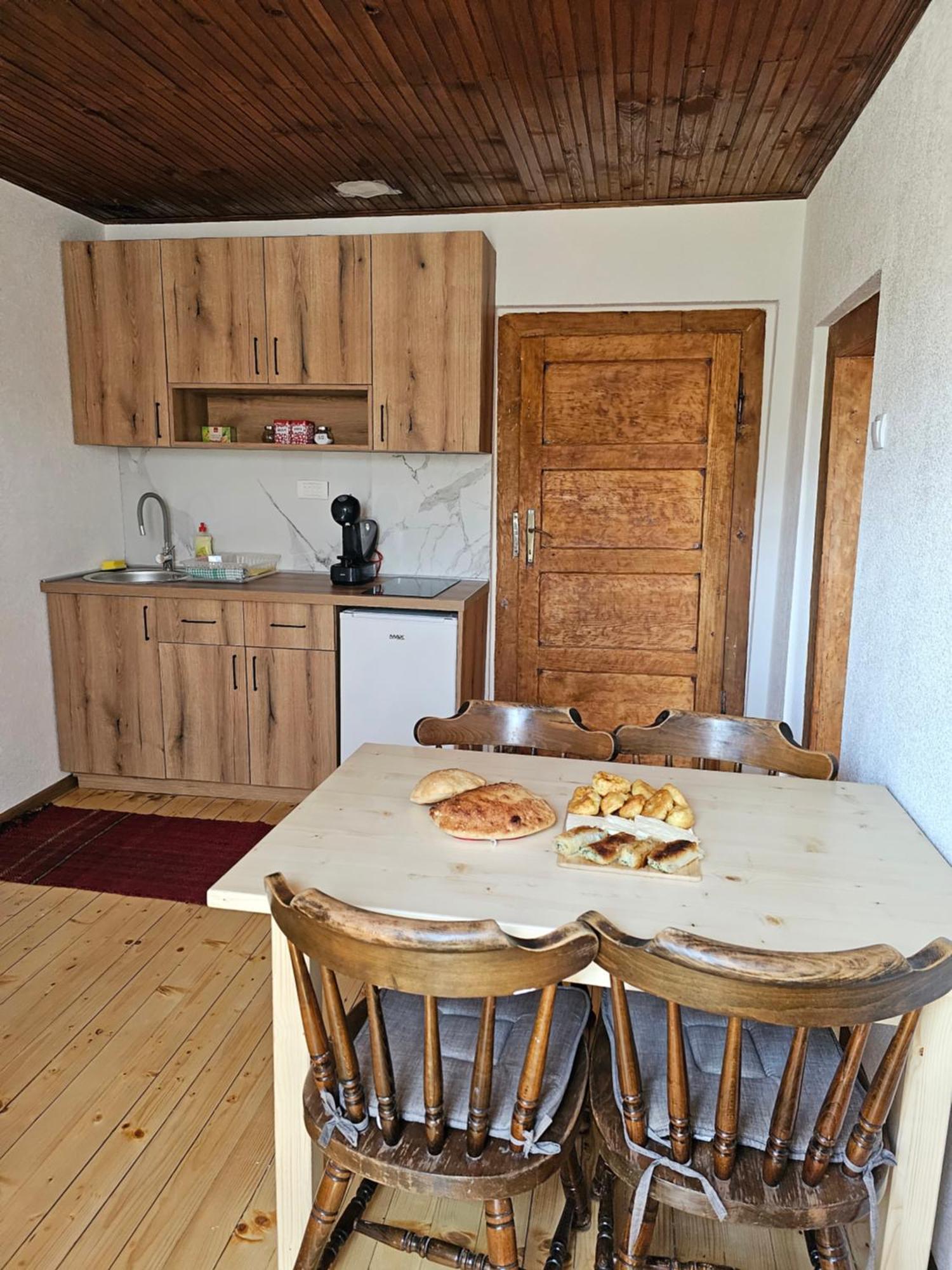 דירה Traditional House Srna *