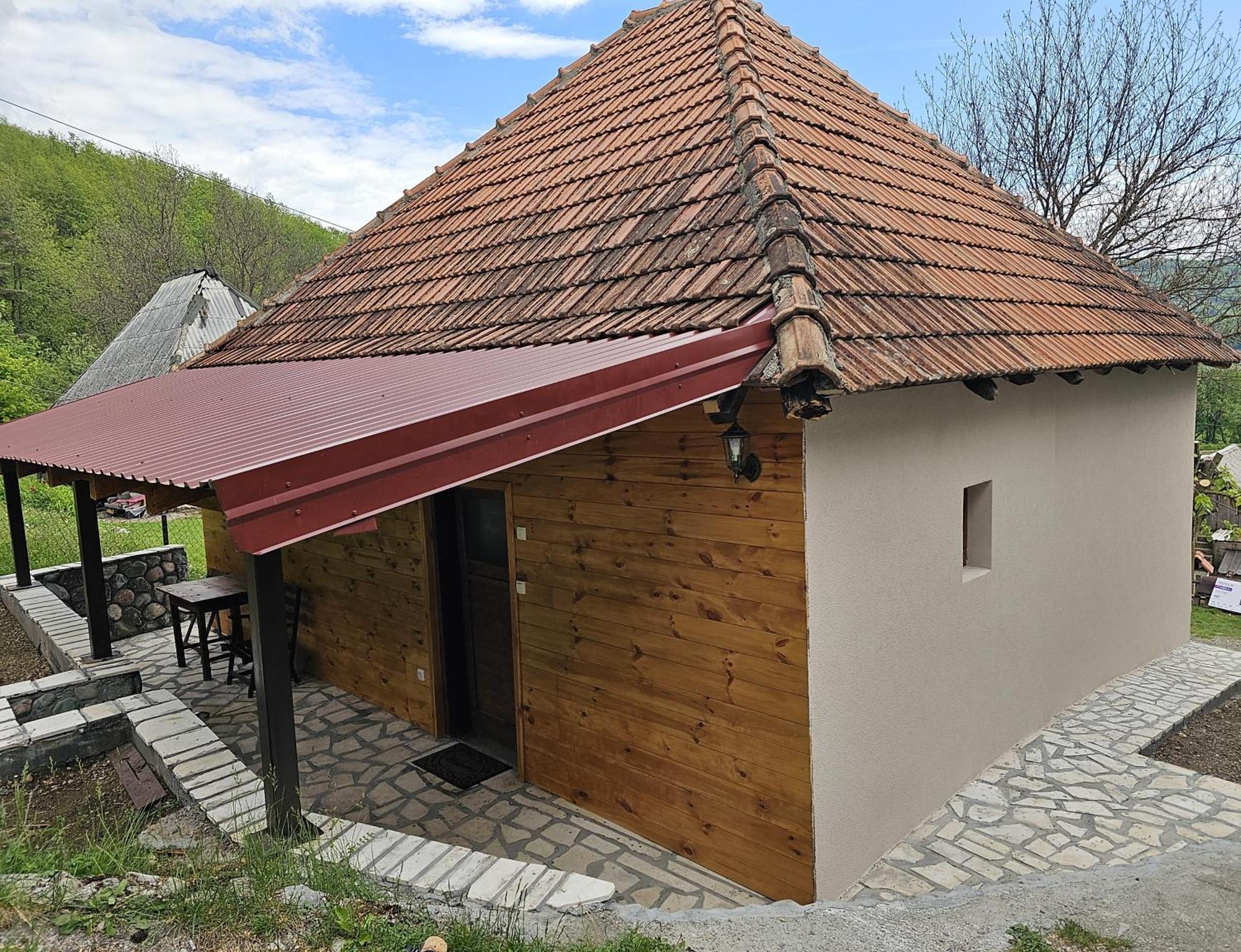 דירה Traditional House Srna מויקובאץ